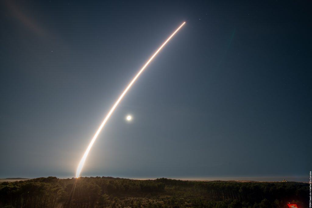 Apparition lumineuse dans le ciel : il s’agissait d’un tir de missile d’essai