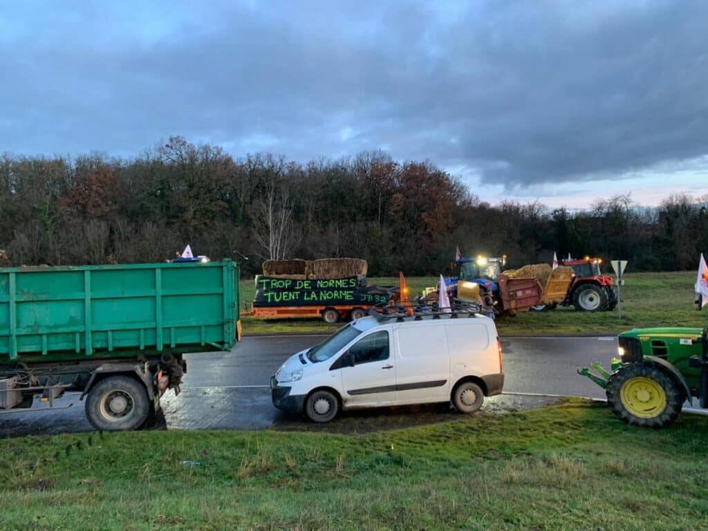 Une voiture percute un barrage d’agriculteurs en Occitanie : 1 mort et 2 blessés graves