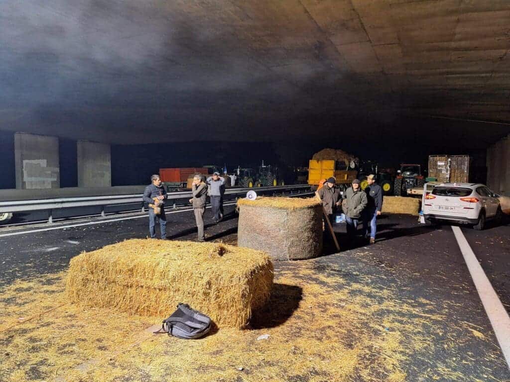 Occitanie : les autoroutes A9 et A54 restent fermées à la circulation
