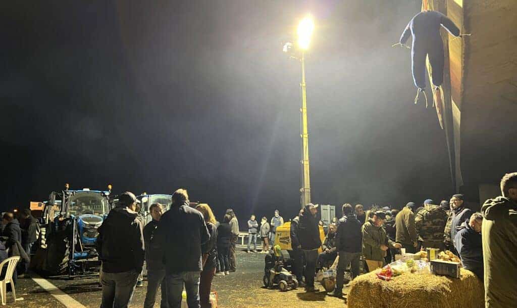 Gard : l’autoroute A9 toujours fermée par les agriculteurs ce mardi à Nîmes !
