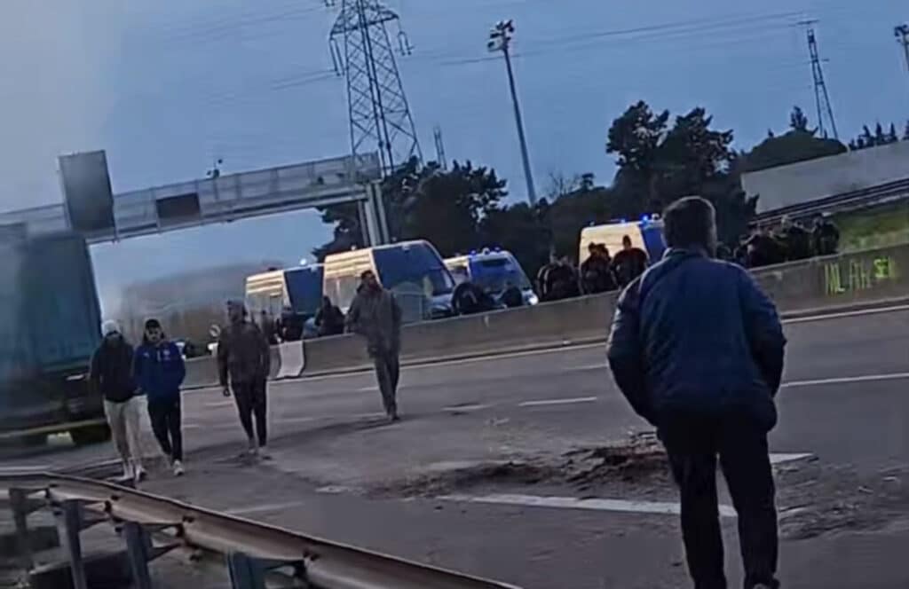 Gard : nouvelle action des agriculteurs sur l’A9, intervention des forces de l’ordre en cours