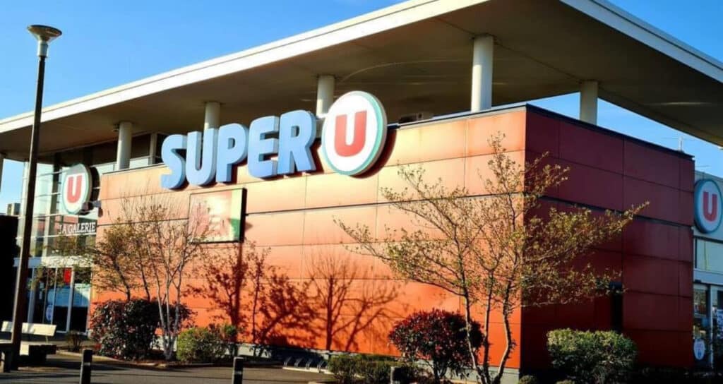 Occitanie : un homme poignardé à mort devant son fils et sa femme sur le parking d’un magasin