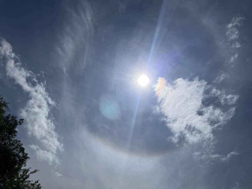 Météo : un superbe halo solaire observé ce dimanche dans le ciel d’Occitanie