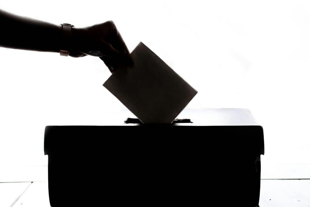 Législatives : les élections peuvent-elles être reportées ou annulées ?