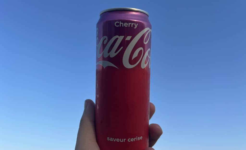Santé : des canettes de Coca-Cola Cherry rappelées dans toute la France
