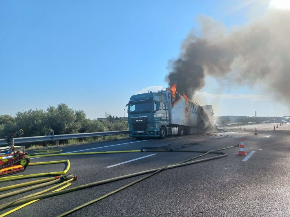 poids lourd en feu