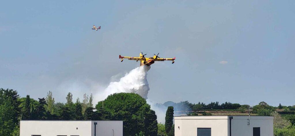 Hérault : un nouveau départ de feu menace des habitations proche des jardins de Sérignan