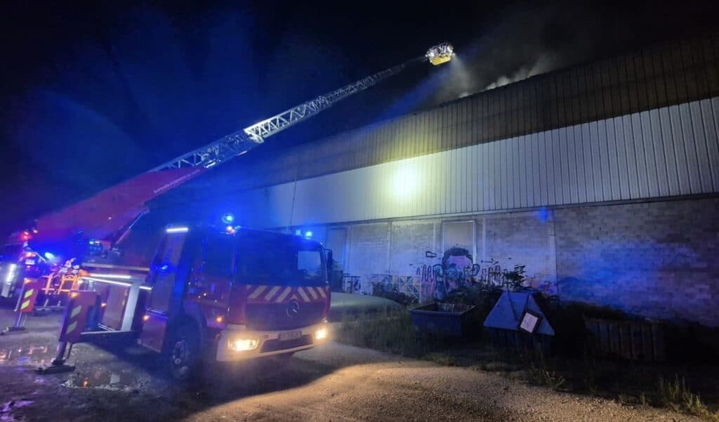 Gard : un feu se déclare dans un bâtiment industriel à Alès