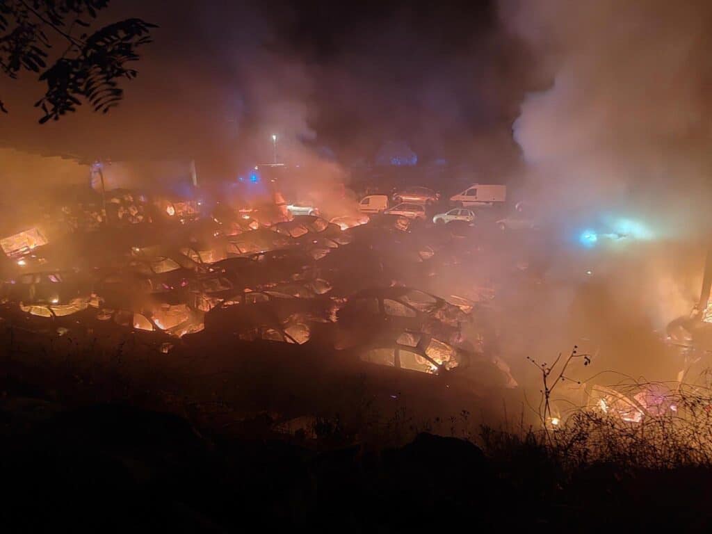 Hérault : incendie dans une casse automobile à Valflaunès, 150 véhicules ravagés par les flammes