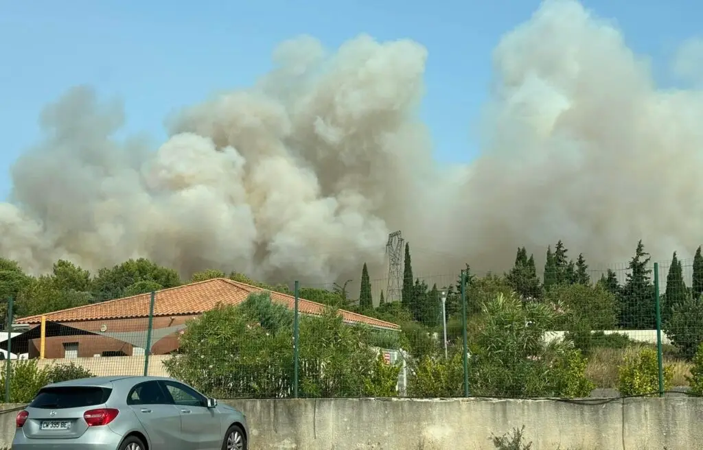 Hérault : important incendie en cours, 300 hectares détruits et évacuations en cours