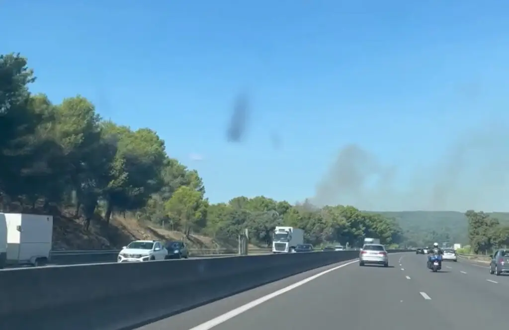 Gard : un feu se déclare a proximité de l’autoroute A9