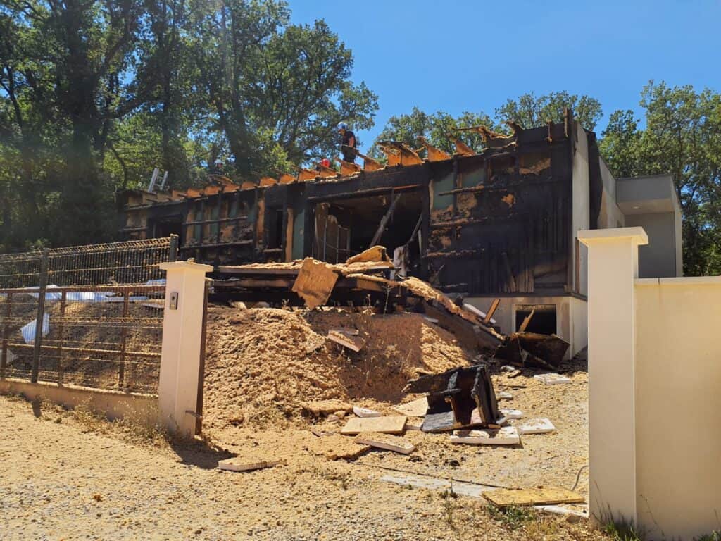 Gard : une maison en bois nouvelle génération prend feu ce vendredi