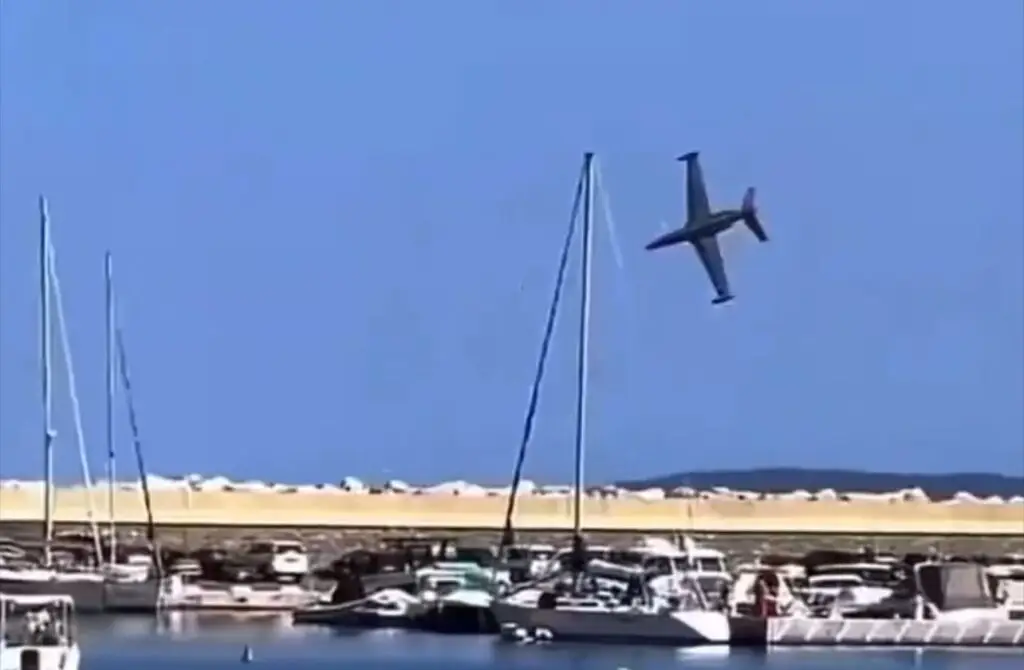 Lavandou : un avion se crash en mer lors d’un meeting de la Patrouille de France, le pilote recherché