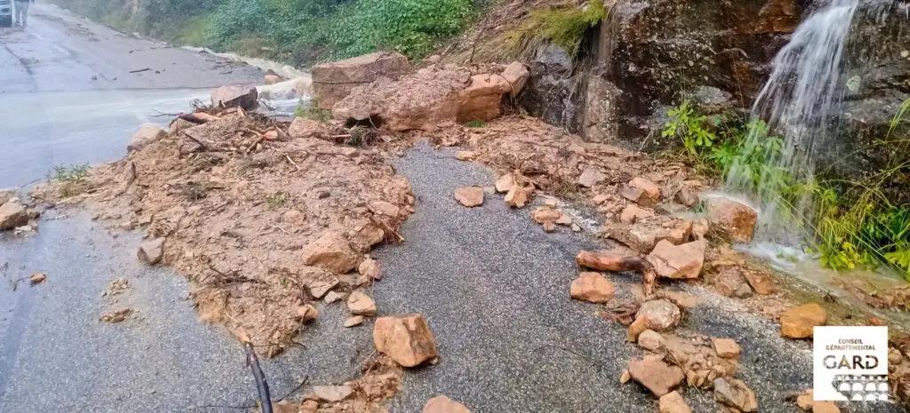 Eboulement sur les routes du Gard suite aux intempéries - photo : Info route Gard