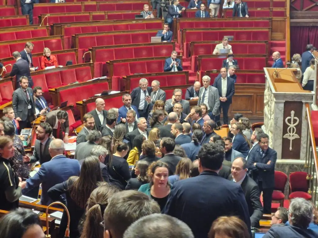 Assemblée Nationale : violente altercation entre un député MoDem et des députés NFP