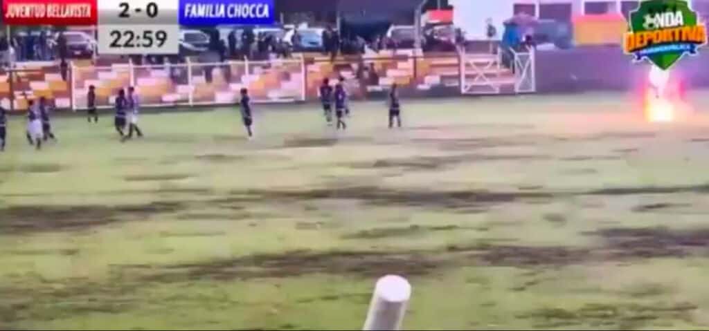 Météo : la foudre frappe un terrain de foot au Pérou, un mort et plusieurs blessés