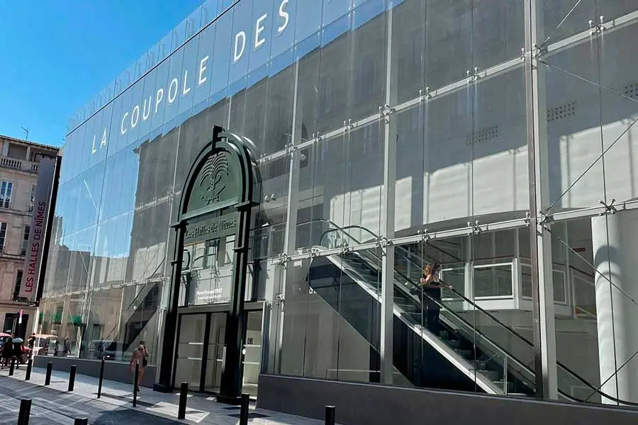 Nîmes : une vente « de colis perdus » à la Coupole