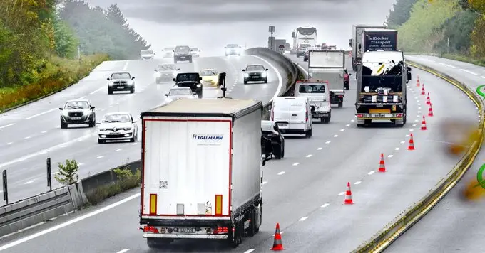 Vinci Autoroutes : des prototypes de véhicules électriques pourront se recharger en roulant