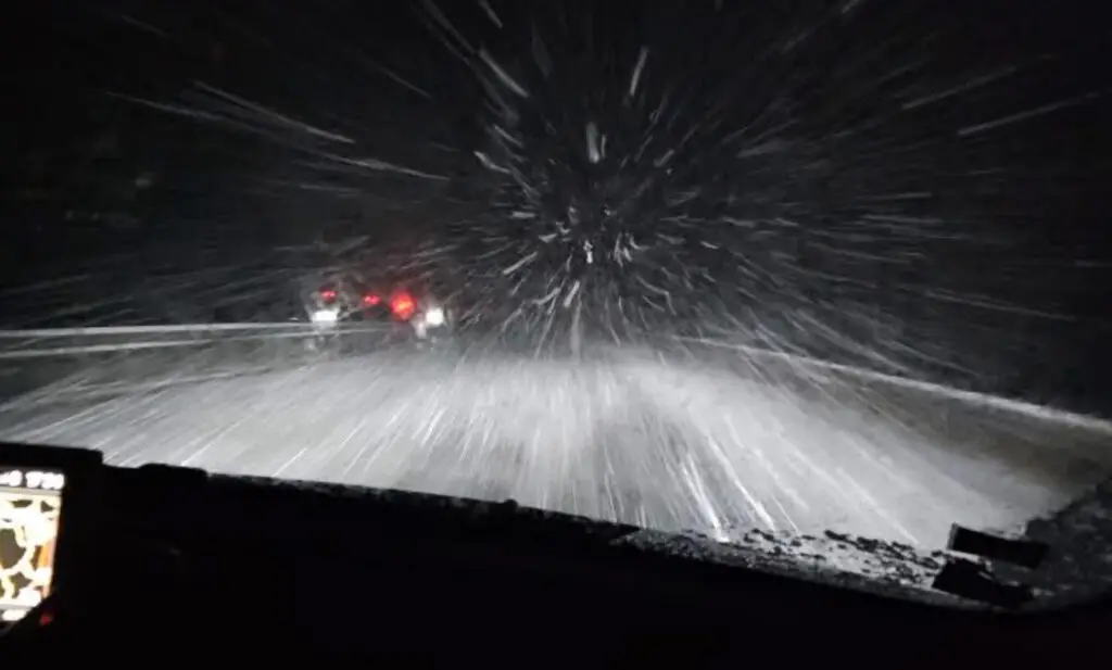 Autoroute A75 : tempête de neige en cours, circulation à l’arrêt ce dimanche soir