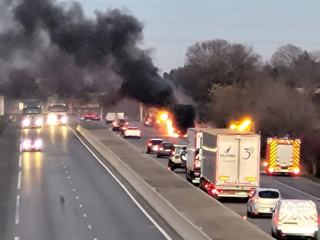 Camargue : un poids lourd prend feu, de gros ralentissements sur la RN 113