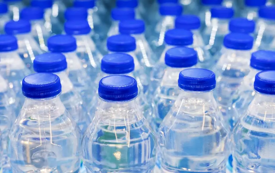 Santé : un polluant éternel retrouvé dans des bouteilles d’eau minérale