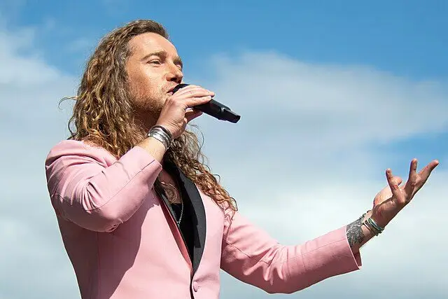 Hérault : Julien Doré et Soprano en concert dans cette ville cet été