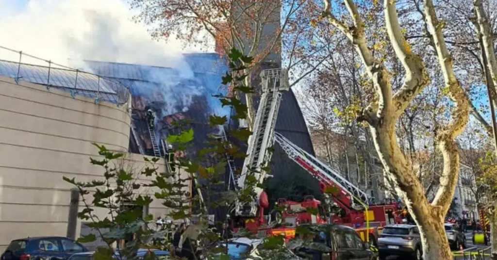 Montpellier : l’incendie de l’église des Saints-François progresse