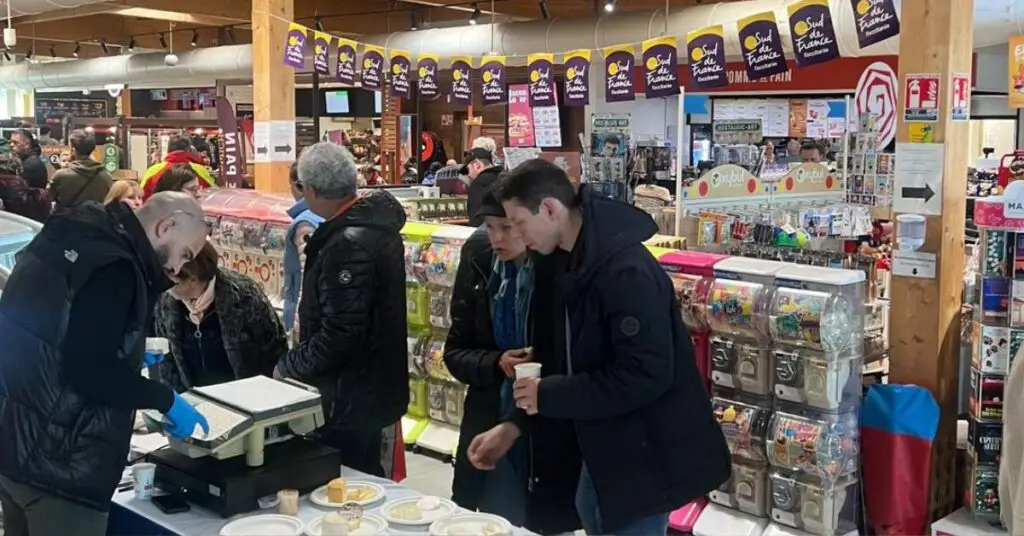 Autoroute A9 : produits locaux et Père Noël au marché de Noël de l’aire d’Ambrussum Nord