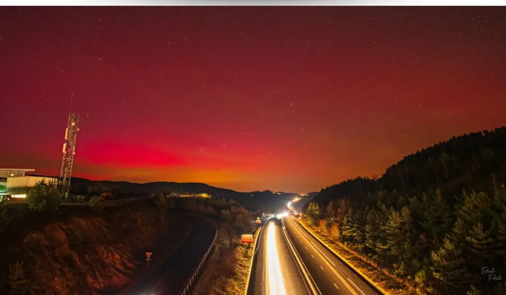 Occitanie : des aurores boréales illuminent le ciel ce 1er janvier, découvrez les photos