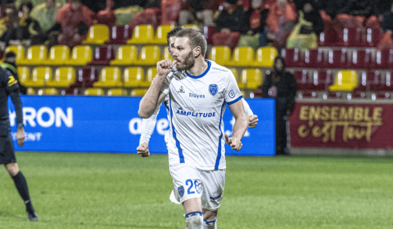 Football : le nîmois Renaud Ripart victime d’une rupture des ligaments croisés du genou