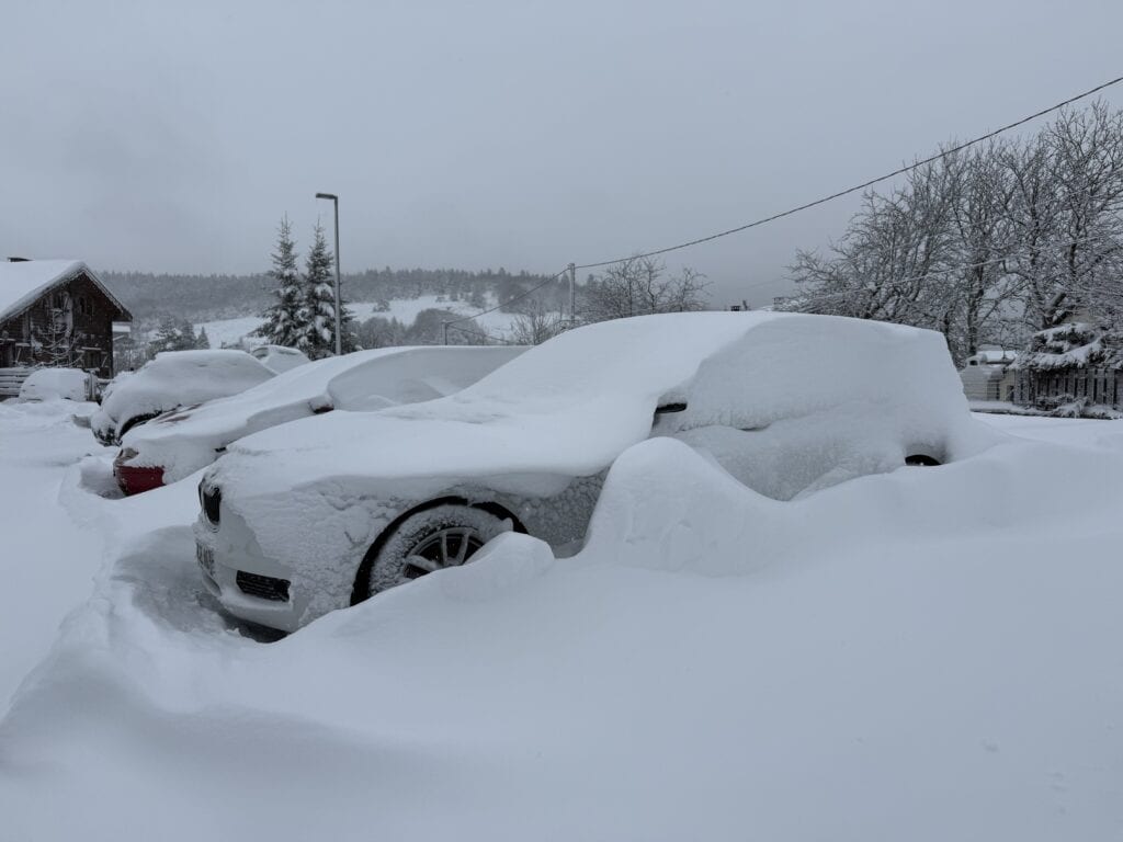 Météo : en direct du Mont-Aigoual, les magnifiques images des paysages sous la neige