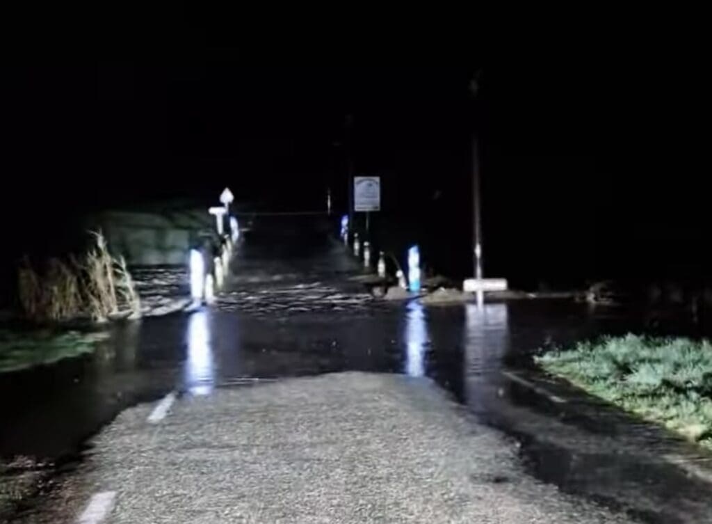 Météo : inondations en cours, nombreuses routes inondées et ponts fermés
