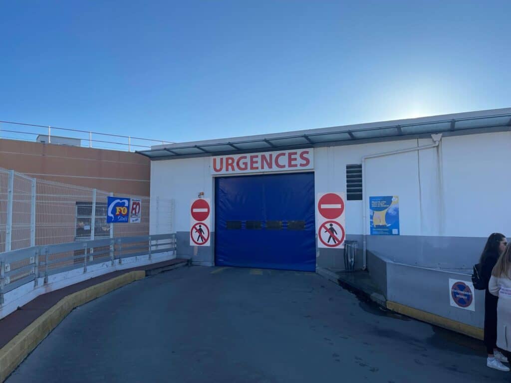 Montpellier : calme, il se rend aux urgences en pleine nuit…en possession d’un katana