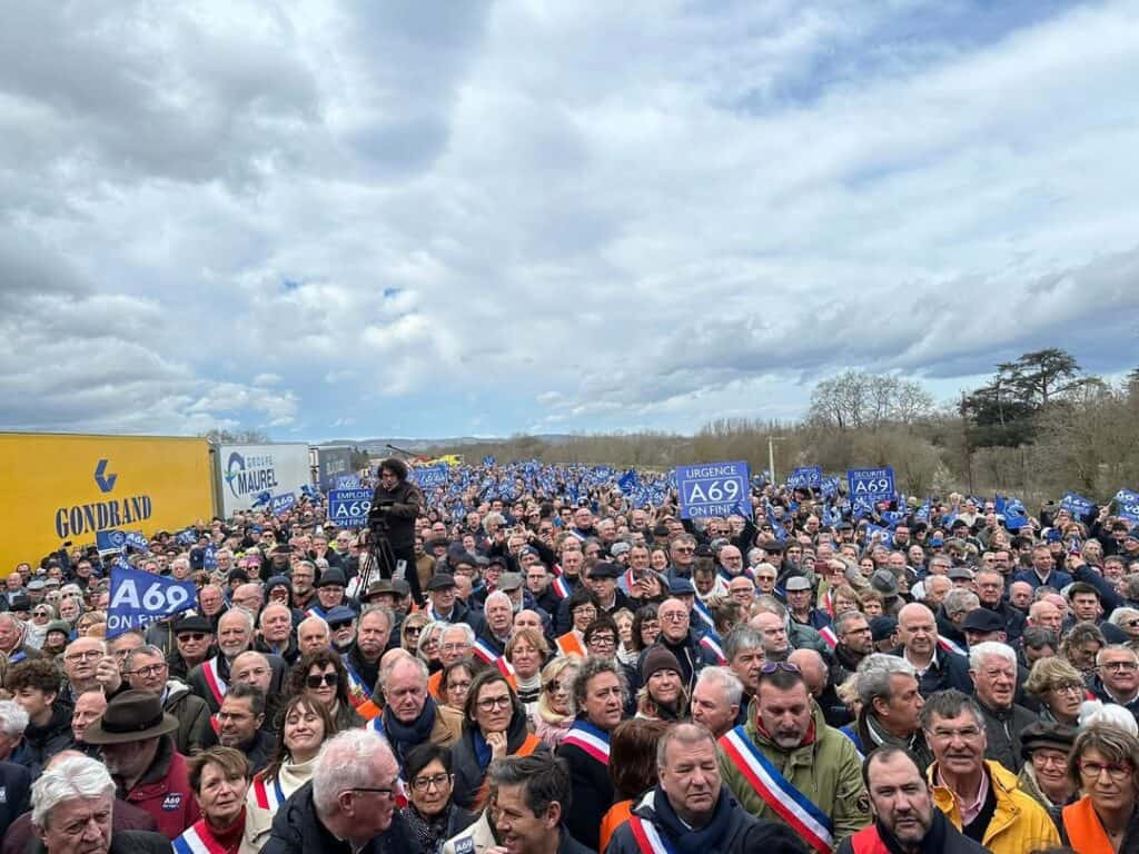 A69 : des milliers de manifestants à Castres pour exiger la reprise du chantier