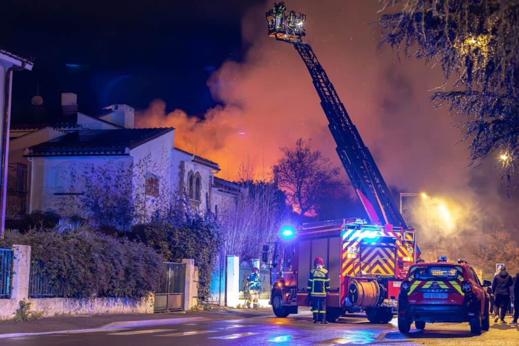 Perpignan : un mas ravagé par un incendie, un important dispositif déployé
