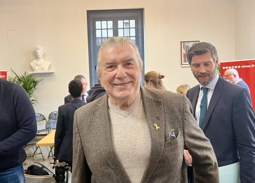 Gard : après 25 ans à la tête de Nîmes, Jean-Paul Fournier reçoit le diplôme de maire honoraire