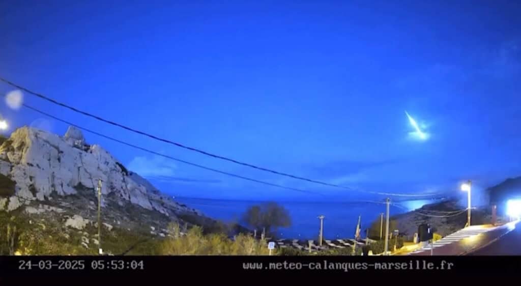 Météo : un bolide aperçu et filmé dans le ciel la nuit dernière