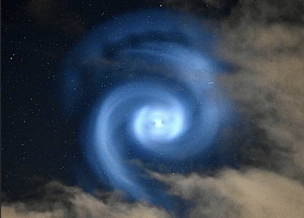 Occitanie : quel est cet étrange phénomène lumineux visible dans le ciel ce soir ?