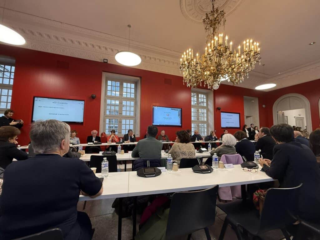 Nîmes : un conseil extraordinaire pour un divorce irréversible