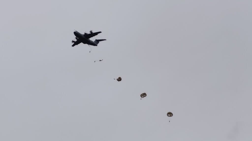 Gard : des parachutistes de l’armée en entraînement dans cette commune
