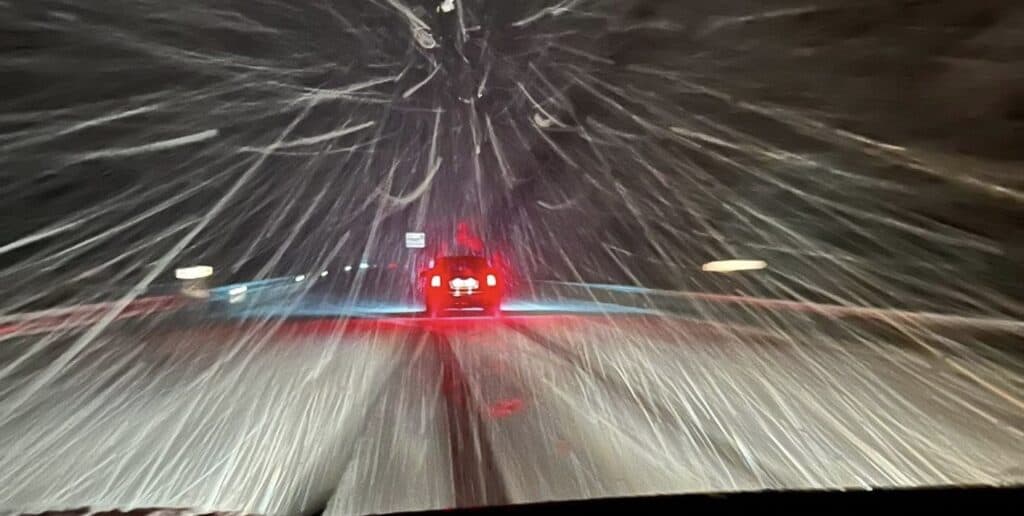 Occitanie : la neige tombe sur l’autoroute A75, circulation difficile