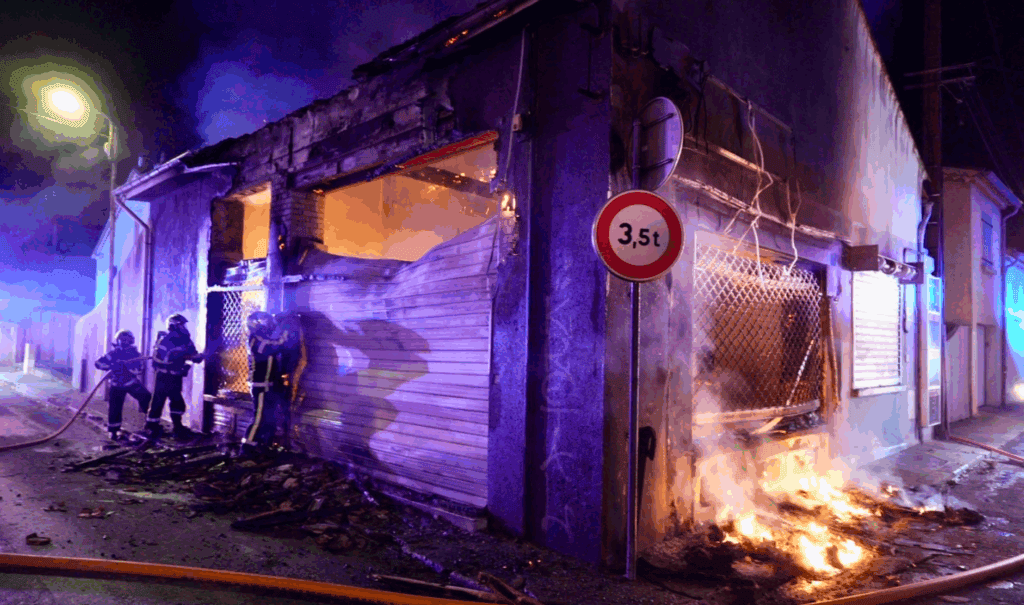 Alès : un snack détruit par les flammes