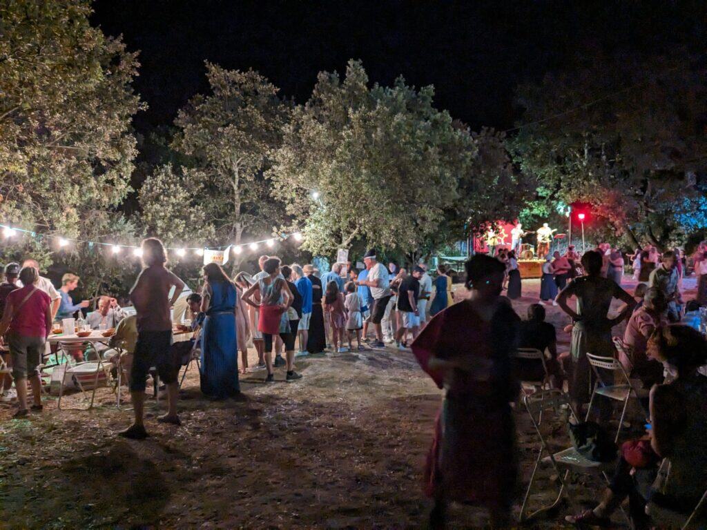 Gard : banquet, musiques et danses occitanes lors de la fête médiévale du château d’Allègre