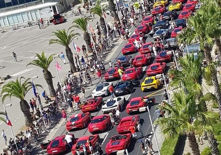 La Grande Motte : un rassemblement de Ferrari pour la bonne cause