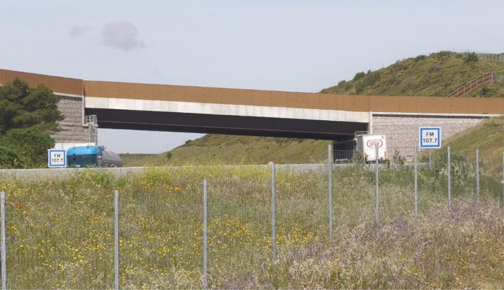 Narbonne : l’écopont qui surplombe l’A61 recrée un lien vital entre les écosystèmes