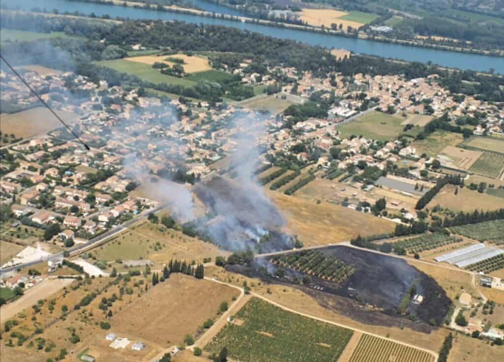 Gard : feu de chaume, trois hectares de végétation ravagés et une serre endommagée