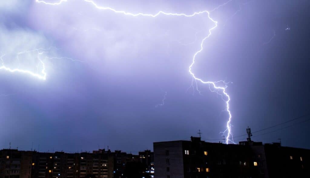 Occitanie: un adolescent tué par la chute d’un arbre lors des violents orages