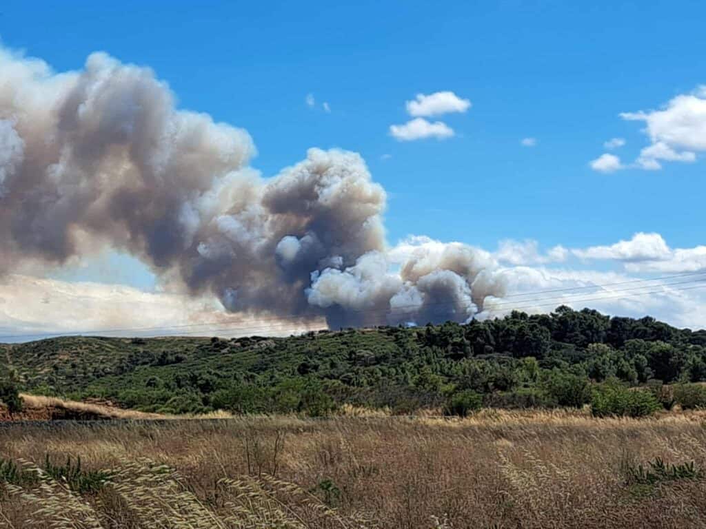 Aude : violent incendie en cours à proximité de Narbonne ce lundi