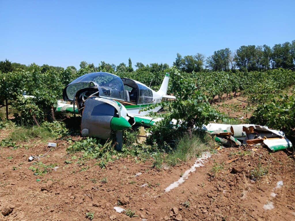 Hérault : crash d’un avion dans un champ, menace d’incendie sur place