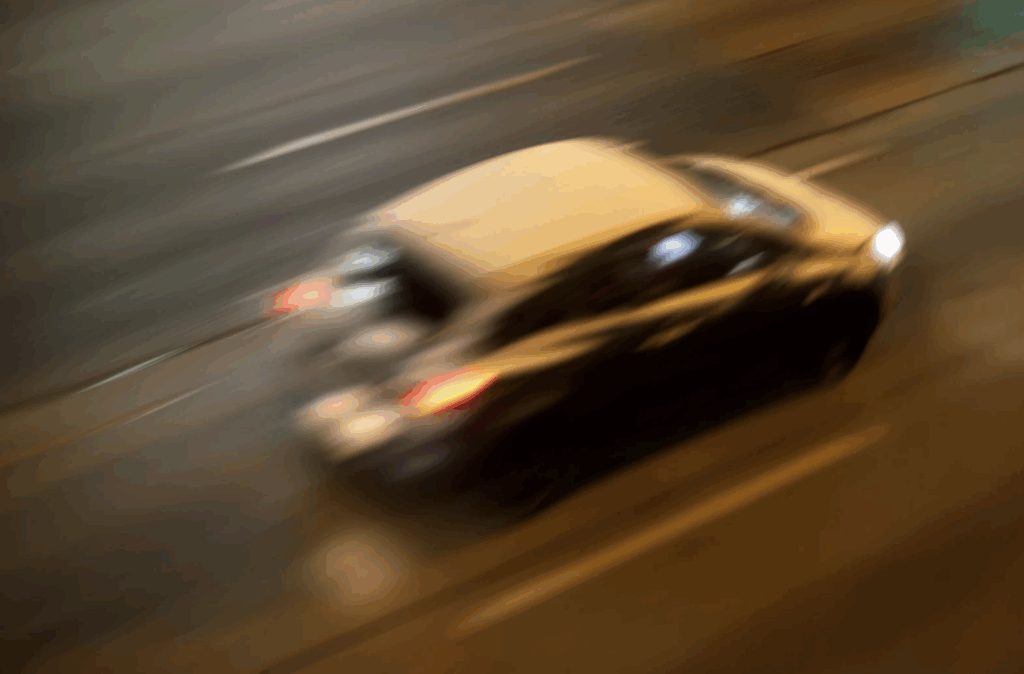 Nîmes : refoulé d’une discothèque, il fonce en voiture vers un groupe